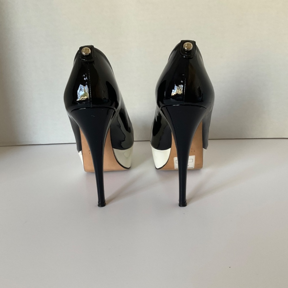 Stuart Weitzman - Picture 3 of 5